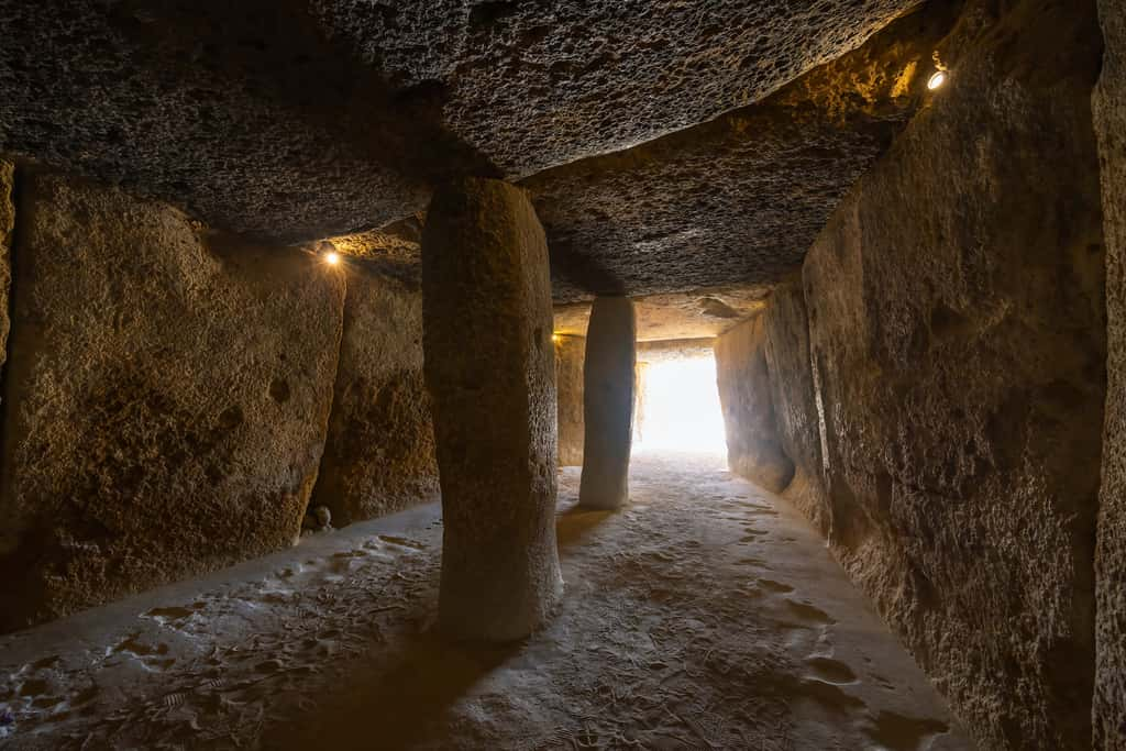 Le dolmen de Menga, dans le sud de l'Espagne, a été construit il y a 6 000 ans. © Richard Semik, Adobe Stock