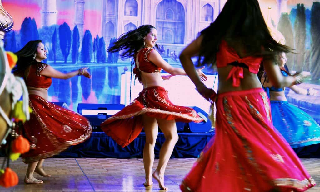 Danseuses style Bollywood. © Earls37a Creative Commons Attribution 2.0 Generic license