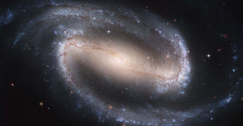 NGC 1300, une galaxie spirale barrée. © NASA, ESA, and The Hubble Heritage Team STScI/AURA), <em>Wikimedia commons</em>, DP