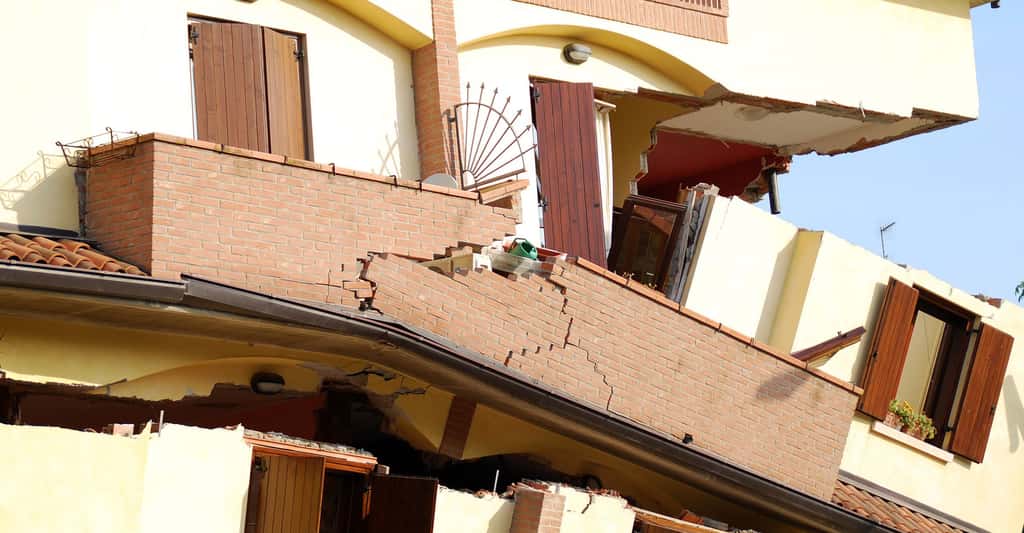 Effet d'un  tremblement de terre sur un immeuble. © Cobain86 CCO
