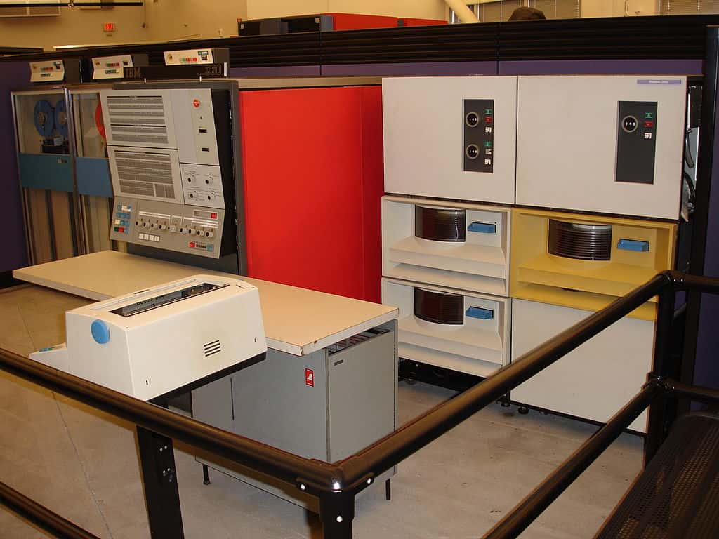Système IBM 360 modèle 30, au musée de l’histoire de l’ordinateur, à Mountain View, en Californie. © Dave Ross, Wikimedia Commons, CC by 2.0