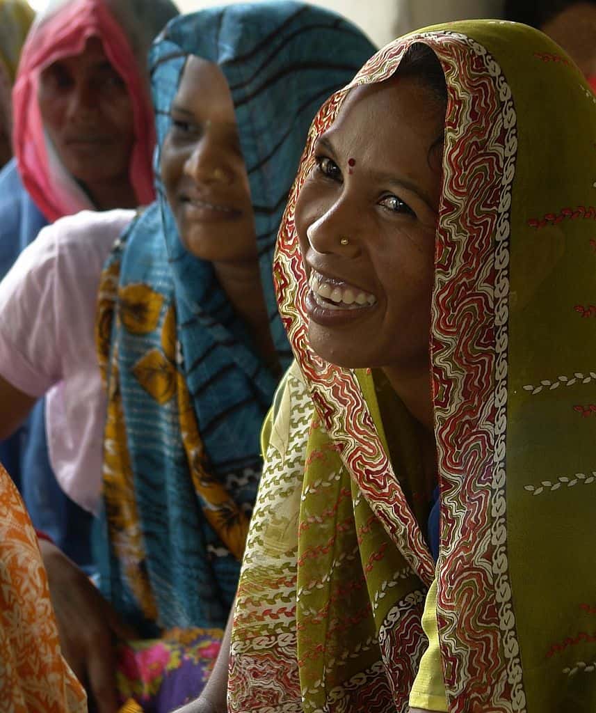 Portrait de femme dans un village tribal (tribu Gond) de la région d'Umaria, en Inde. Photo prise durant une rencontre organisée par Ekta Parishad sur le thème des droits sur la terre, la doléance principale des Adivasis. © Yann, cc by sa 3.0