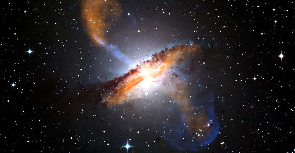 Centaurus A, une galaxie lenticulaire. © <em>ESO/WFI (Optical) MPIfR/ESO/APEX/A.Weiss et al. (Submillimetre) ; NASA/CXC/CfA/R.Kraft et al. (X-ray)</em>, CC by 4.0