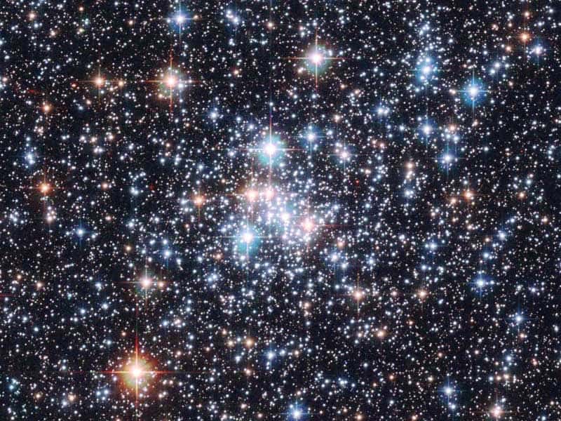 L'amas d’étoiles NGC 290. Une grande partie de ces étoiles ont sans doute des vibrations sonores. © HST, ESA, Nasa