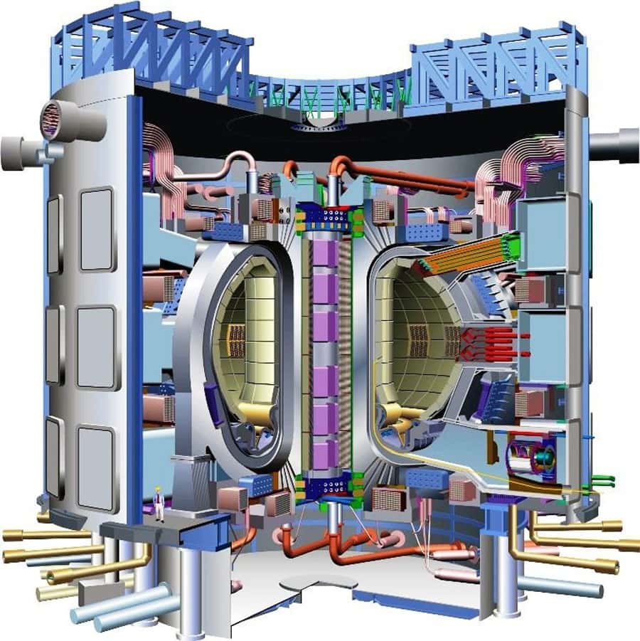 Schéma d’Iter, le réacteur international de fusion en cours de construction près de Cadarache, dans le sud de la France. Notez le personnage en bas à gauche, qui donne une idée de la taille de la machine. © CEA