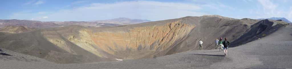Vue panoramique du cratère Ubehebe © Daniel Mayer - CC BY-NC 3.0