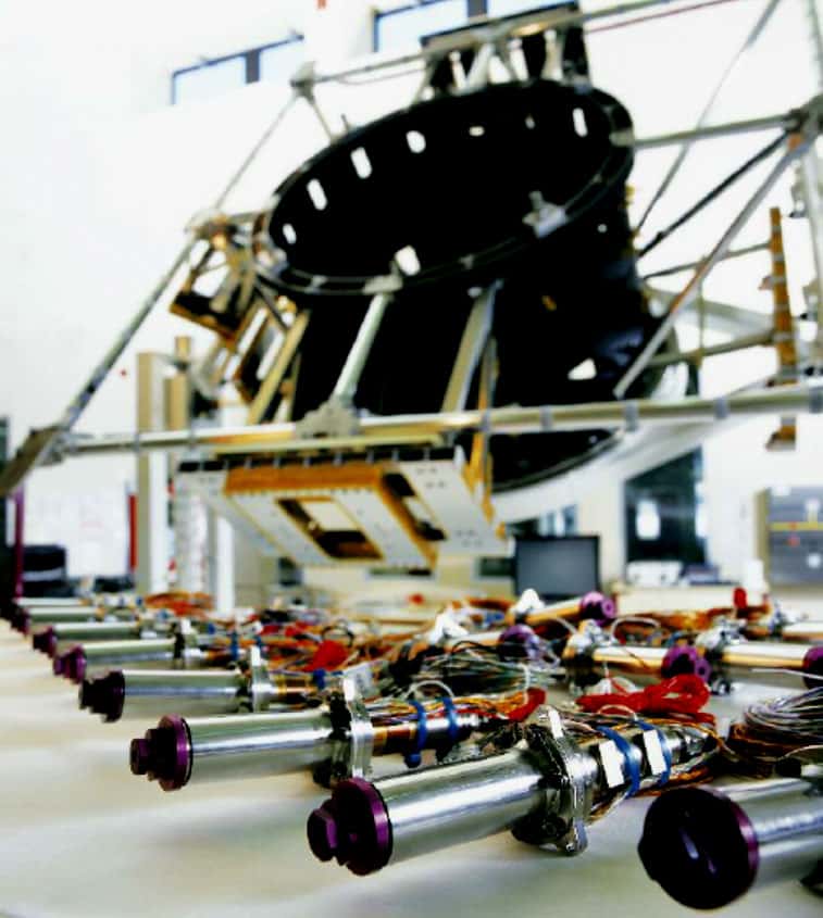 Les propulseurs hydrazine 15 N, utilisés pour le contrôle d’attitude et d’orbite des satellites, ont équipé les satellites Hélios. © Cnes