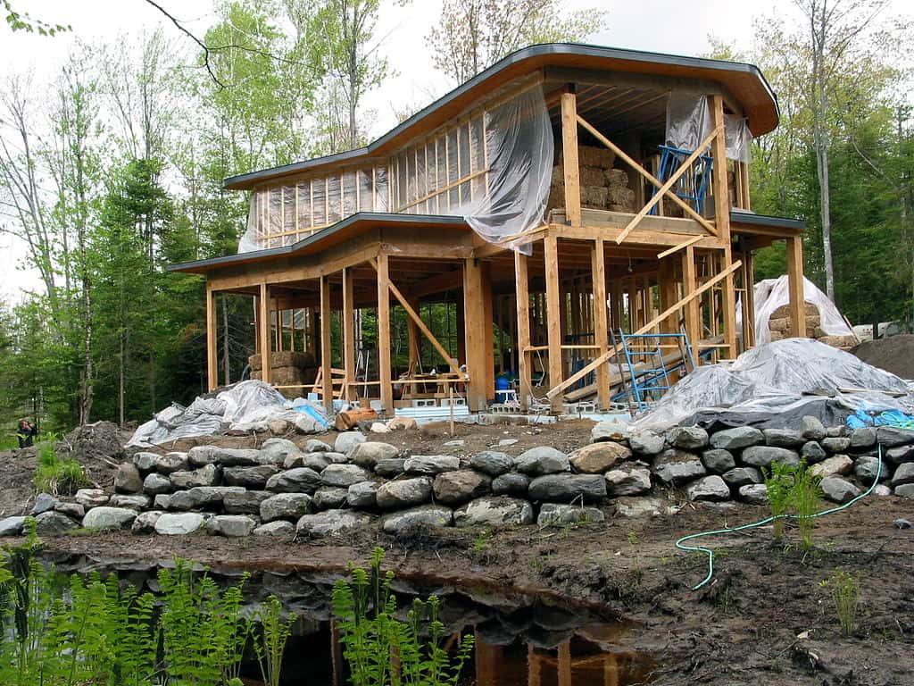 Cette maison écologique est construite à base de parpaings de paille. © Colin Rose CC by-sa 2.0