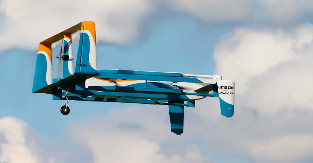 Le 7 décembre 2016, à titre expérimental, Amazon a effectué sa première livraison de colis par drone en Grande-Bretagne. © Amazon