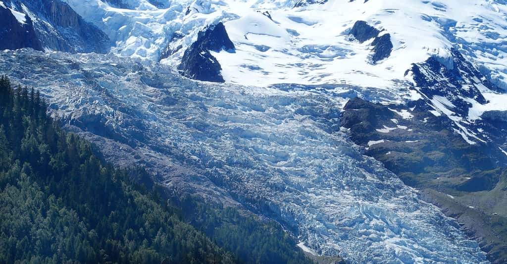 Le glacier des Bossons dans le massif du Mont Blanc. © Photo Holidays, Shutterstock