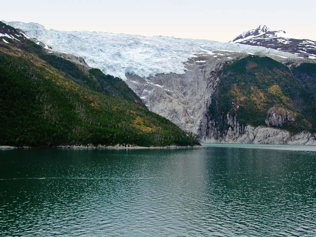 Le glacier Romanche donnant sur le canal Beagle © Senior Maloney - Licence GNU Free Documentation License, Version 1.2