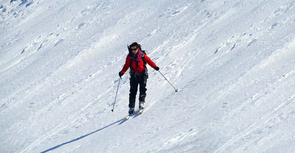 Mieux vaut prévenir le risque d'avalanches. Il peut ainsi être très dangereux de faire du ski hors pistes. © Aitor Salaberria CC by-nc 2.0