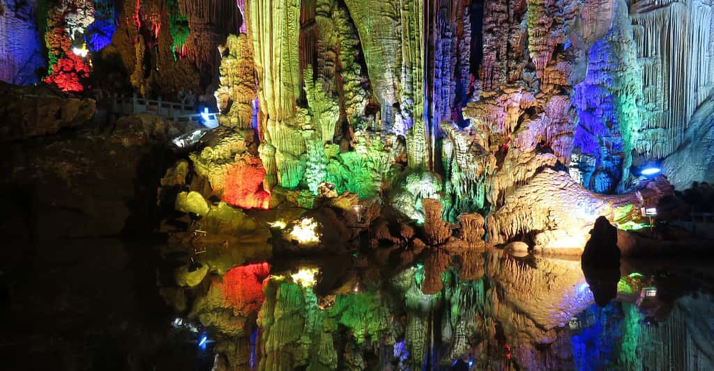 Grottes et cavernes, les secrets des profondeurs
