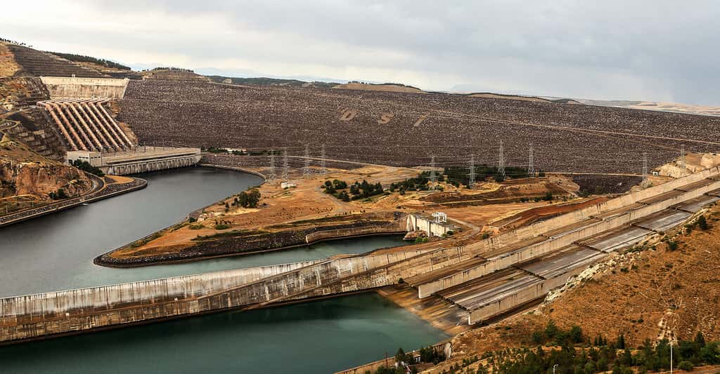 Le barrage Atatürk, sur l'Euphrate, en Turquie. © Bernard Gagnon, CC by-nc 3.0