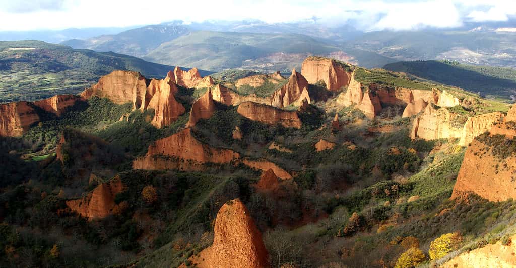 Las Médulas, Carucedo (León, Spain). © David Perez, Wikimedia commons CC by 3.0