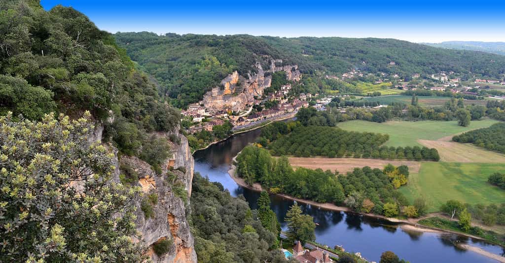 Les promenades du parc de Marqueyssac, dans le Périgord, sont une invitation au dépaysement. Ici, vue sur la Dordogne. © Juliacasado1, DP