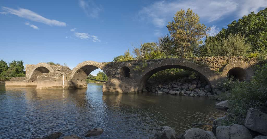 Pont romain à Saint-Thibéry. © Christian Ferrer, Wikimedia commons, CC by-sa 4.0