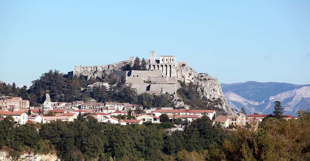 Vue sur la citadelle de Sisteron. © Kuebi, Wikimedia commons,<em> </em>CC by-sa 3.0