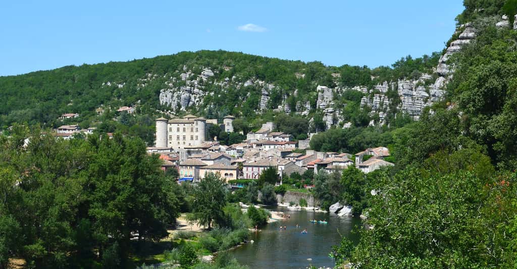 Vogüe, un des plus beaux villages d'Ardèche. © CpaKmoi, Flickr, CC by-nc 2.0
