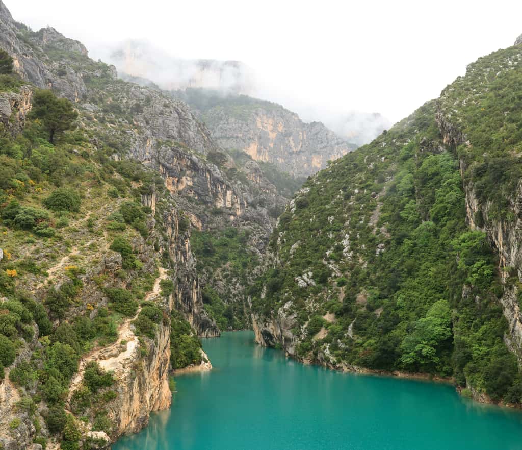 Une vue du lac de Sainte-Croix, au pied des gorges du Verdon, situé entre les départements du Var et des Alpes de Haute-Provence. © Benh, Wikimedia Commons, GNU1.2