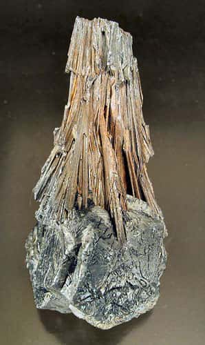 Stannite et zinkénite. © <a href="http://www.fabreminerals.com/fine-mineral-specimens.php" title="Fabre Minerals" target="_blank">Fabre</a> Minerals