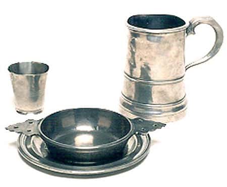 Parmi les usages connus de l'étain : la vaisselle. © Musée des civilisations, Canada