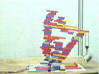 Première génération de machines autoassemblées de Pollak : les briques Lego. © DR
