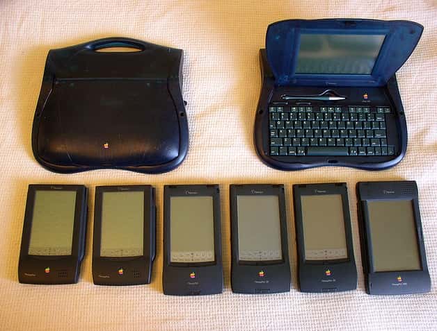 Les différentes générations d’Apple MessagePad sorties dans les années 1990. Le modèle de la tablette tactile a ensuite été abandonné par Apple jusqu’à l’introduction de l’iPad en 2010. © Christopher W., Creative Commons