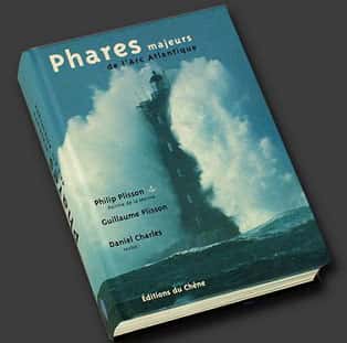 Cliquez pour acheter le livre<em> <a href="https://www.amazon.fr/Phares-phares-majeurs-larc-atlantique/dp/2842774035" target="_blank">Phares majeurs de l'Arc Atlantique</a></em>. © Philip Plisson