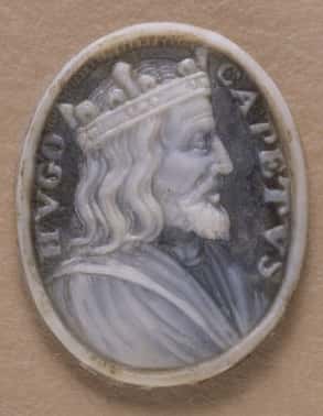 Médaillon sculpté représentant Hugues Capet, roi des Francs, qui a hérité de Senlis. © BNF, domaine public