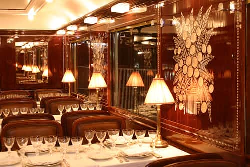 Intérieur du restaurant du Pullman Orient-Express. © Train Chartering and Private Rails cars, Flickr, CC by-nc-sa 2.0