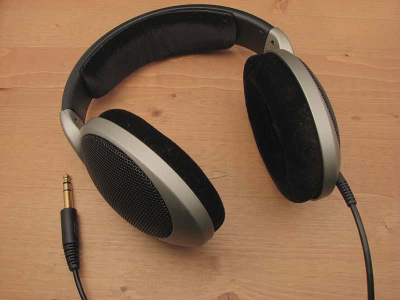 Les casques ou écouteurs peuvent altérer le système auditif, surtout si l'écoute est prolongée. © DR