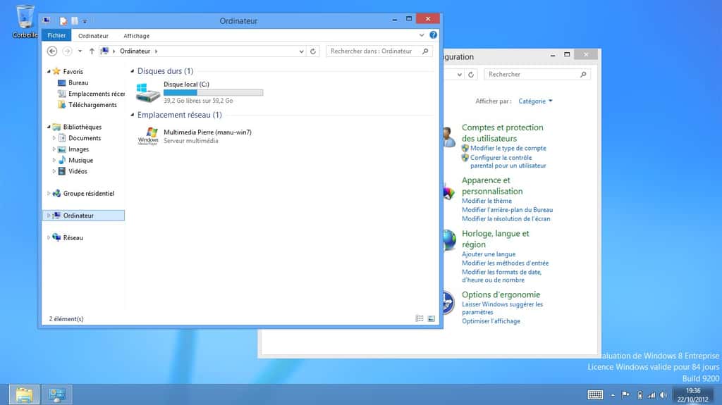 Le Bureau traditionnel de Windows est toujours présent avec Windows 8, même s’il est à la base caché par l’écran d’accueil. Son fonctionnement n’a pas beaucoup évolué mais l’apport de certaines fonctions et de certains éléments pensés pour le tactile obligent à oublier certaines habitudes pour en prendre de nouvelles. © Eureka Presse