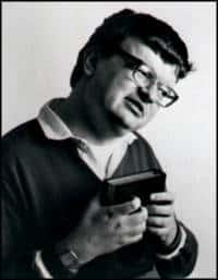 Kim Peek (1951-2009) était un cas très particulier du syndrome du savant. Doté de capacités intellectuelles hors normes d'un côté, il ne pouvait pas réaliser de manière autonome certains gestes du quotidien. © Darold A. Treffert, Wikipédia, DP