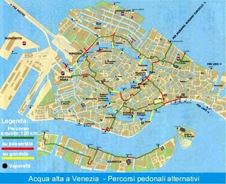 Venise, canaux et lagune - L'organisation des parcours piétonniers par acqua alta de 1,10 mètre de hauteur - © Ifremer