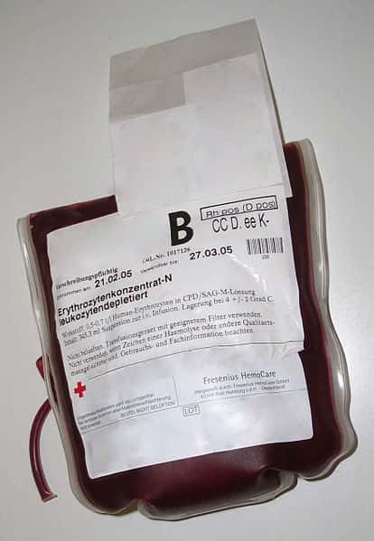 Les personnes hémophiles reçoivent des produits sanguins provenant de dons du sang. © Pflegewiki-User Würfel &amp; Midnightsnack, CC by sa 3.0, Wikimedia Commons