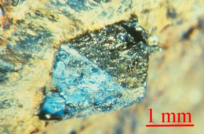 Ce diamant du massif des Beni Bousera a été transformé en graphite en conservant sa forme octaédrique initiale. © D.Graham Pearson, université d’Alberta, Canada