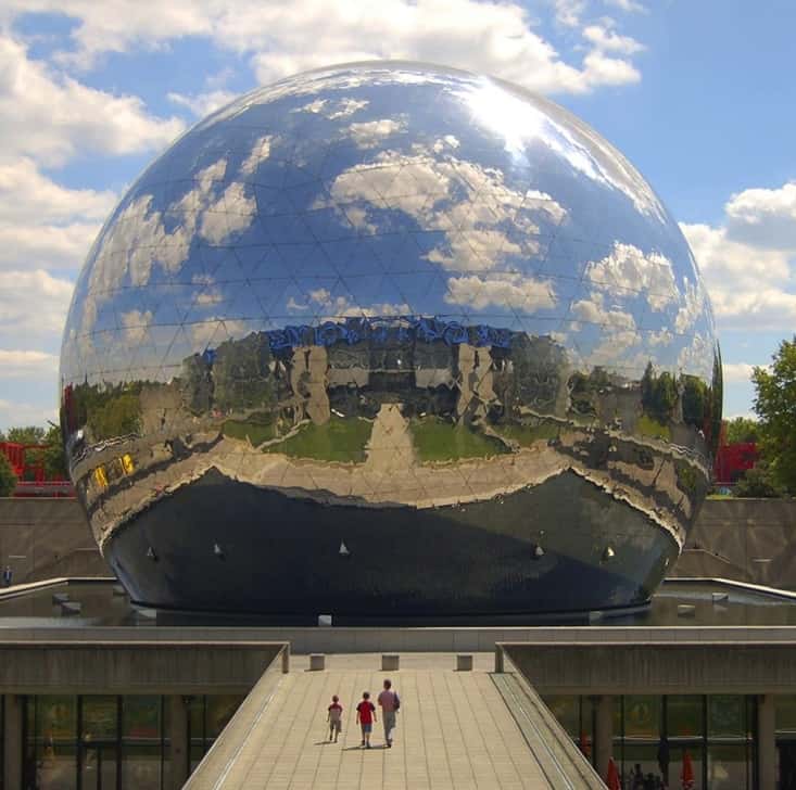 La Géode de la Cité des sciences, à Paris. L’exposition « Khéops révélé » s’y est déroulée en 2007 sous l’impulsion de Jean-Pierre Houdin. © Urbanizer
