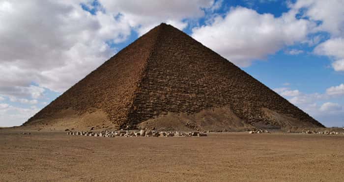 La pyramide rouge, à Dahchour. © Michaël Hoefner, CC by-sa 2.5