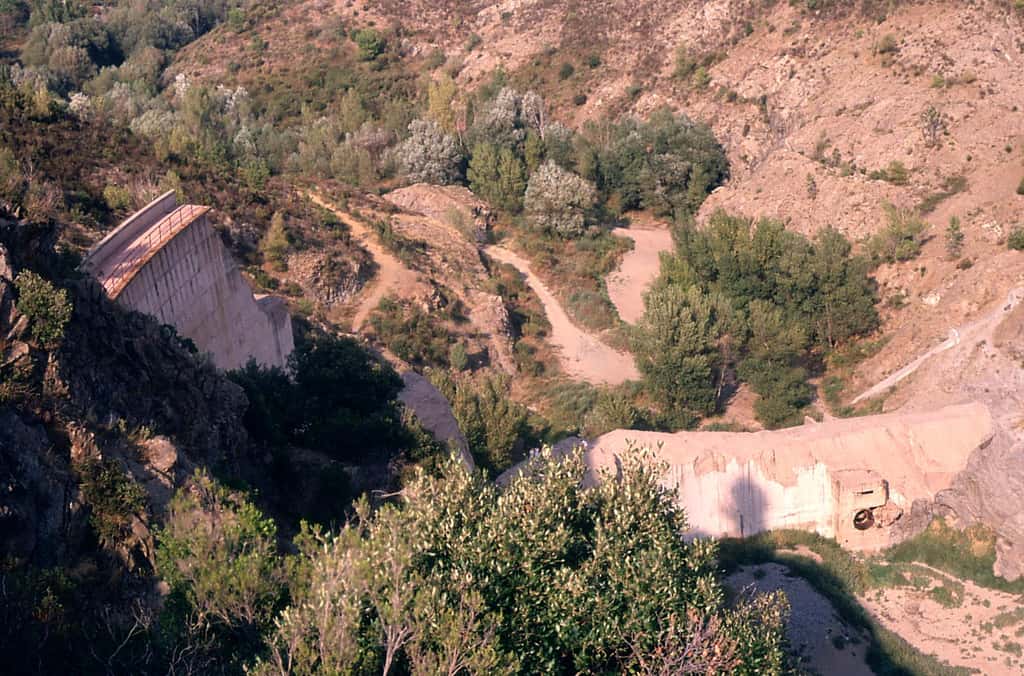 Le barrage de Malpasset en 1988. © ProfessorX, Wikimedia Commons, cc by sa 3.0