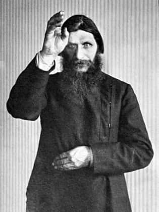 Ci-dessus, Raspoutine, dont la tentative d’assassinat par empoisonnement au cyanure a échoué. © G. Shuklin, Wikimedia Commons, DP