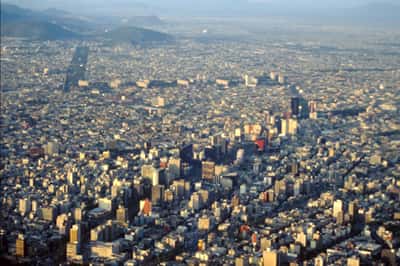  Vue aerienne du centre ville de Mexico par temps exceptionnellement clair.<br /> &copy; IRD / Claude DEJOUX<br />