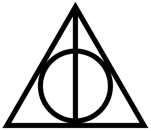Le symbole des reliques de la mort. Le triangle symbolise la Cape d'invisibilité. Le cercle représente la Pierre de résurrection. Quant au trait, il incarne la Baguette de sureau. © Walkeraj, Wikimedia Commons, DP