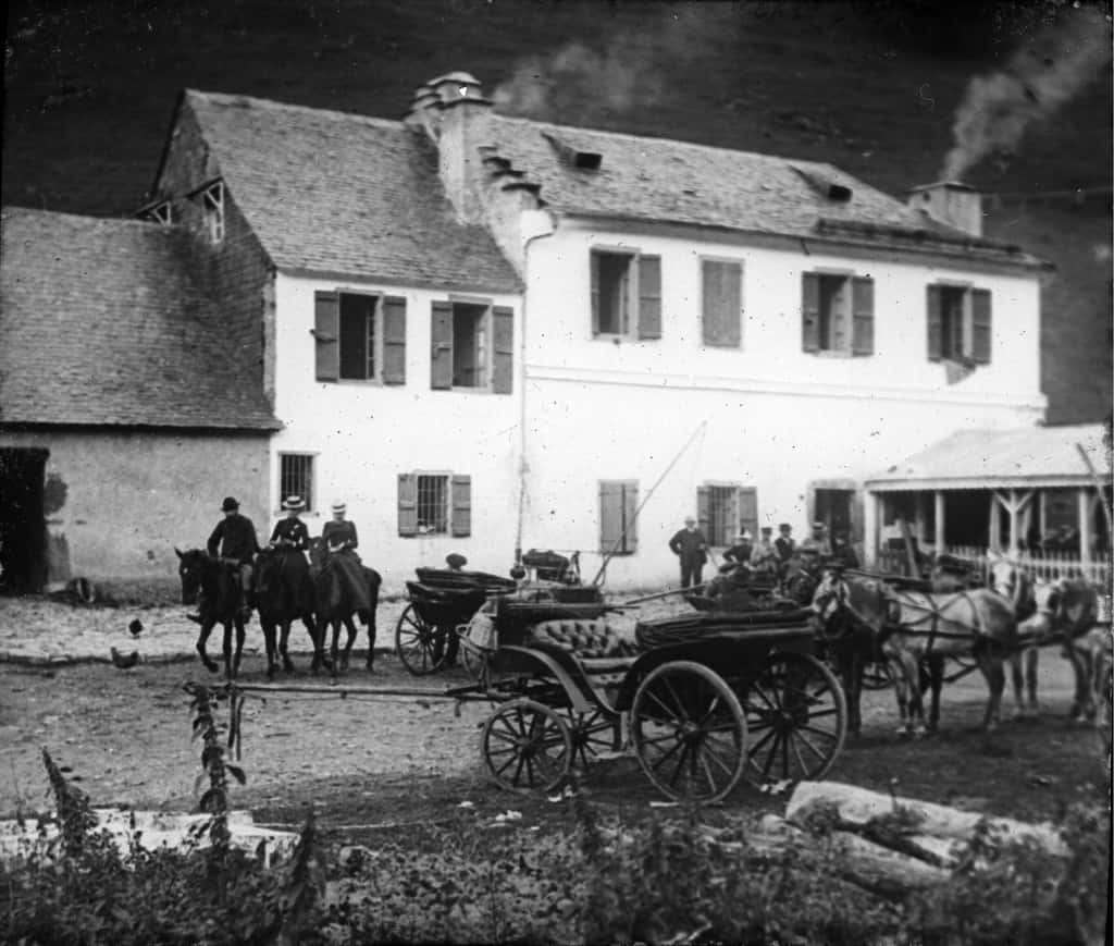 L’Hospice de France en 1890, sur la commune de Bagnères-de-Luchon. Son installation remonte au début du XIII<sup>e</sup> siècle. © DP