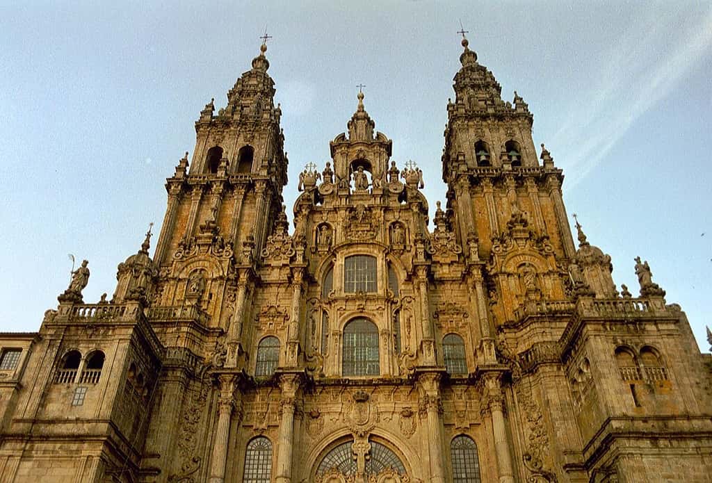 La cathédrale Saint-Jacques-de-Compostelle. On la retrouve sur la face des pièces de 1, 2 et 5 centimes d’euro espagnoles. © NielsB, CC by-sa 3.0