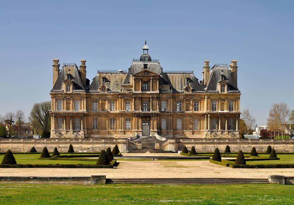 Le château de Maisons-Laffitte est l’un des nombreux monuments qui font le charme du tourisme dans les Yvelines. C’est une référence en matière d’architecture civile du XVII<sup>e</sup> siècle. © Moonik, Wikimedia Commons, cc by sa 3.0