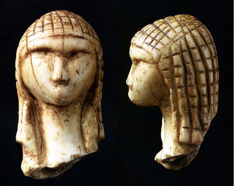 La Vénus de Brassempouy, conservée au Musée d’archéologie nationale de Saint-Germain-en-Laye, est l’une des plus anciennes représentations réalistes du visage humain connues. © Zolo, Wikimedia Commons, DP