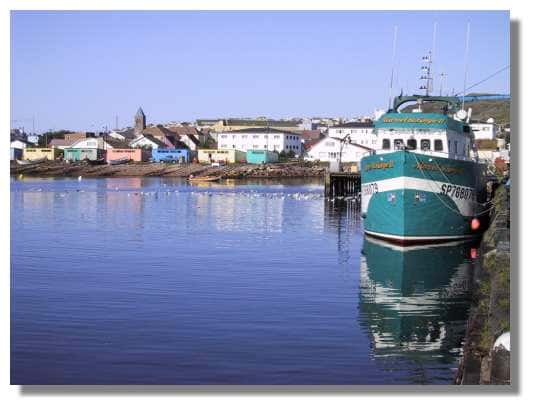 Le port de St Pierre. La pêche industrielle a longtemps été l&#039;activité économique principale de l&#039;archipel ; depuis une dizaine d&#039;année les quotas de pêche sont très réduits, et il ne reste que quelques bateaux de pêche artisanale. &amp;copy; C. Marciniak 