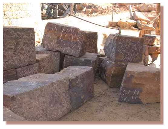 
Gros blocs de pierre &amp;copy; Photo Guédelon