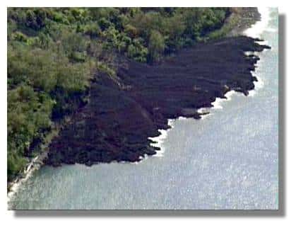 Les coulées agrandissent l'île de Lopévi d'année en année &copy; IRD/S. Wallez